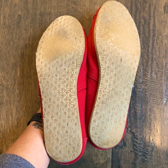 Womens Toms in GUC. Very clean and always worn with socks. Nonsmoking home. - Picture 4 of 4